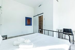 Arbutus Bed & Bar