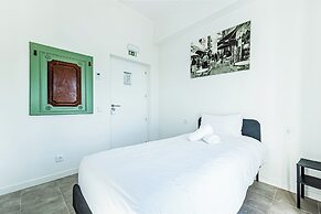 Arbutus Bed & Bar