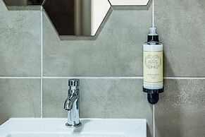 Arbutus Bed & Bar