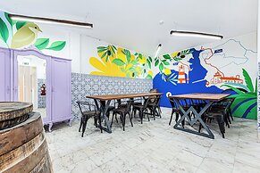 Arbutus Bed & Bar