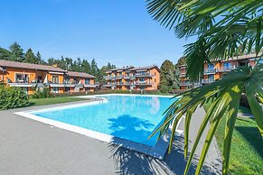 Blu Oltrelago Pool & Lake