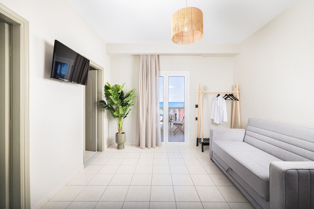 Manthos Beachfront Apartments