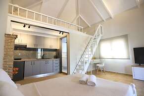 Manthos Beachfront Apartments