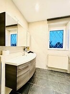 Cozy 7BR Villa Near Blumengarten