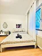 Cozy 7BR Villa Near Blumengarten