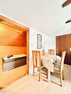 Cozy 7BR Villa Near Blumengarten