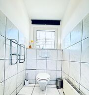Cozy 7BR Villa Near Blumengarten