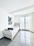 Cozy 7BR Villa Near Blumengarten