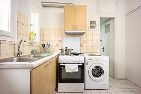 Sunny Cozy 3bd apt Just a min Away to Acropolis