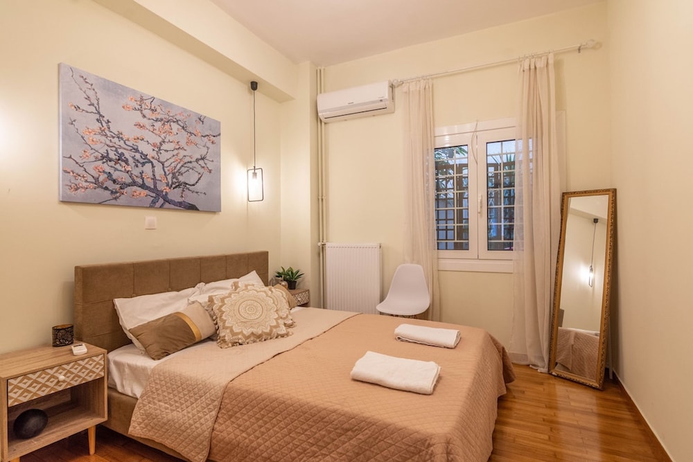 Prime 2BR Apartment Next to Kallimarmaro Stadium