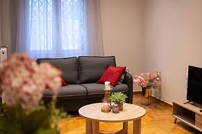 Prime 2BR Apartment Next to Kallimarmaro Stadium