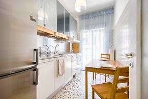 Sunny 1-bedroom Apt 10 Min Walk to Acropolis