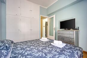 Sunny 1-bedroom Apt 10 Min Walk to Acropolis