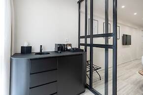 Finders Ermou Suites