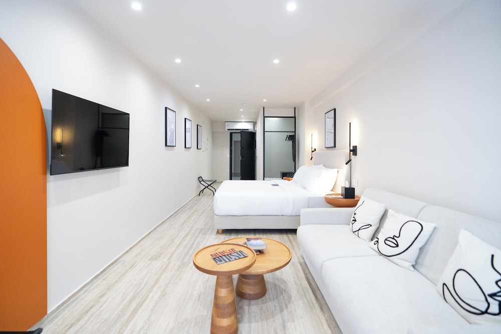 Finders Ermou Suites