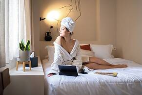 Finders Ermou Suites