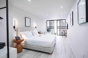 Finders Ermou Suites