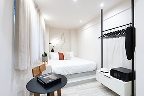 Finders Ermou Suites