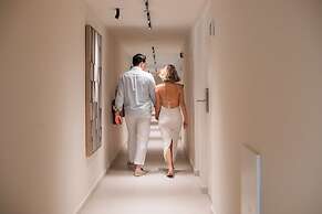 Aurora Living - Adults Only