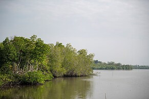Arahtis Lake Villa