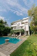 Arahtis Lake Villa