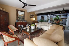 Arahtis Lake Villa