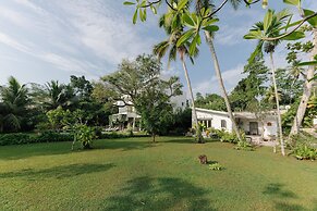 Arahtis Lake Villa