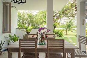 Arahtis Lake Villa