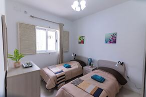 Seaside Cosy Maisonette- 2 mins from sea