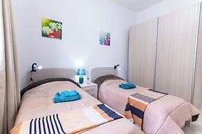 Seaside Cosy Maisonette- 2 mins from sea