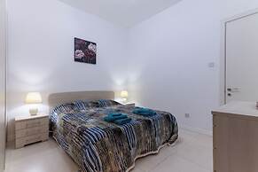 Seaside Cosy Maisonette- 2 mins from sea