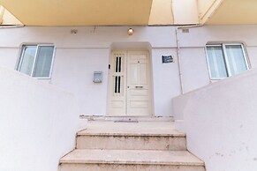 Seaside Cosy Maisonette- 2 mins from sea