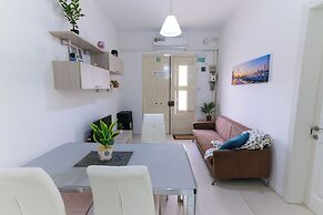 Seaside Cosy Maisonette- 2 mins from sea
