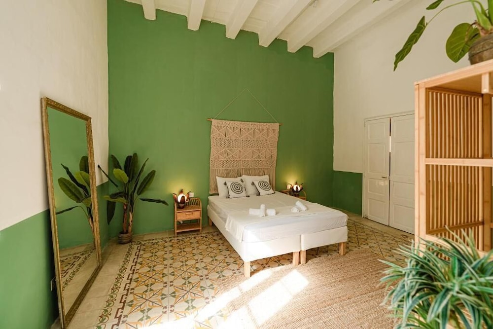 Senglea Jungle Palazzo