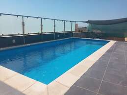 Cauchi corner house with roof top pool