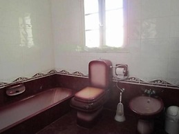 Cauchi corner house with roof top pool