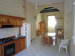 Cauchi corner house with roof top pool