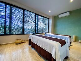 Modern Retreat near Aldea Zama