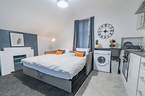 Modern 1 Bed - Near City Centre