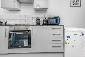 Modern 1 Bed - Near City Centre