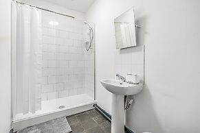 Modern 1 Bed - Near City Centre