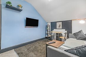 Modern 1 Bed - Near City Centre