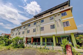 Collection O near Stadion Manahan