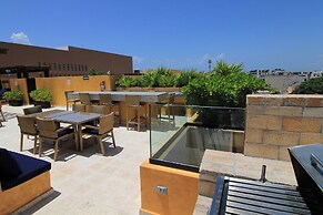 Lunada Bright Stay with Rooftop