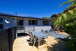 Ocean & Mountain Views 3-bedroom Home