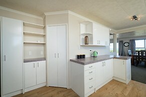 Ocean & Mountain Views 3-bedroom Home