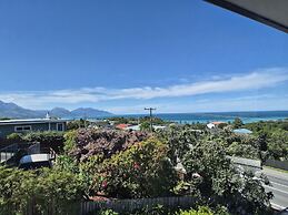 Ocean & Mountain Views 3-bedroom Home