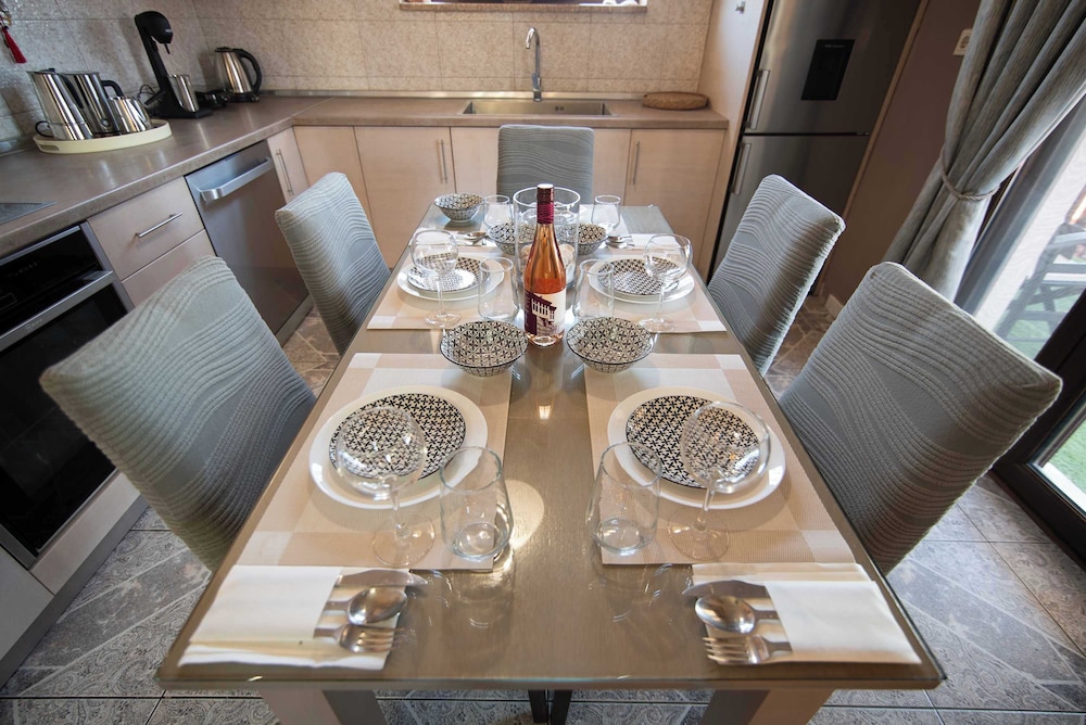 Sunrise Suite Olympiada - Luxury Beachfront Escape