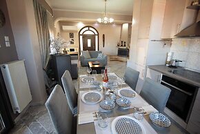 Sunrise Suite Olympiada - Luxury Beachfront Escape