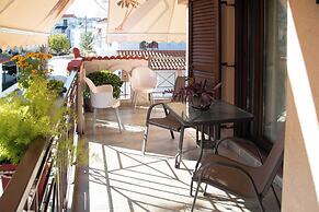 Sunrise Suite Olympiada - Luxury Beachfront Escape